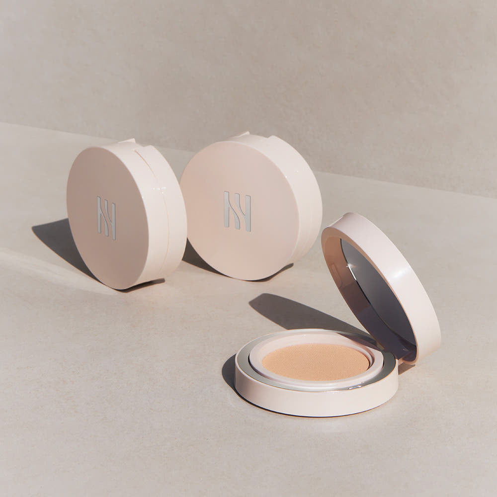HERA Cushion Foundation SPF50+ PA+++ Set (1 Case + 1 Refill) Natural Glow Cushion
 21N1 Vanilla